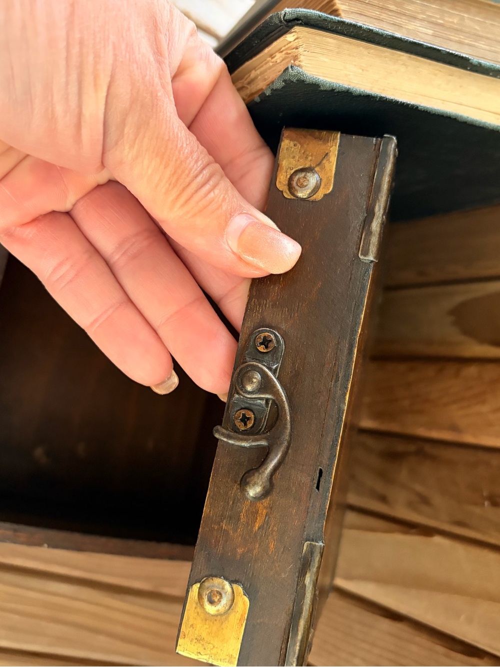Vintage Wooden Rustic Keepsake Box w/Brass Hardware, Small Treasure Chest - Picture 6 of 7